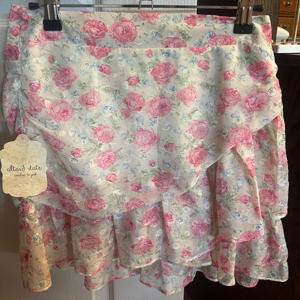 Floral rose altard state mini skirt. Size small. Never worn. Brand new with tags